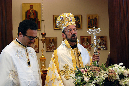 His Eminence Metropolitan Gerasimos speaks sto the faithful of the St. Anna parish